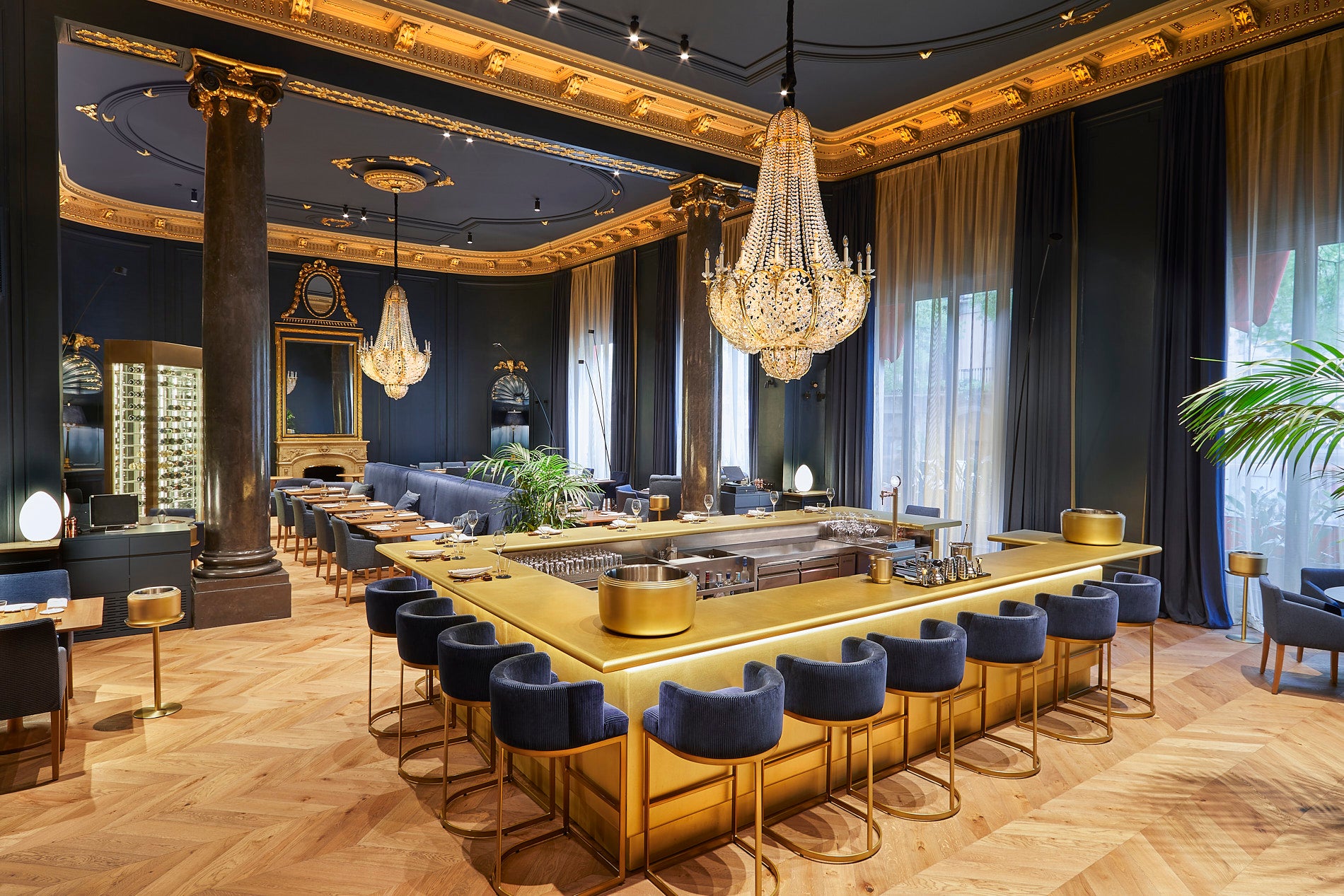 Suites dedicated to Salvador Dali can be found at El Palace Barcelona
