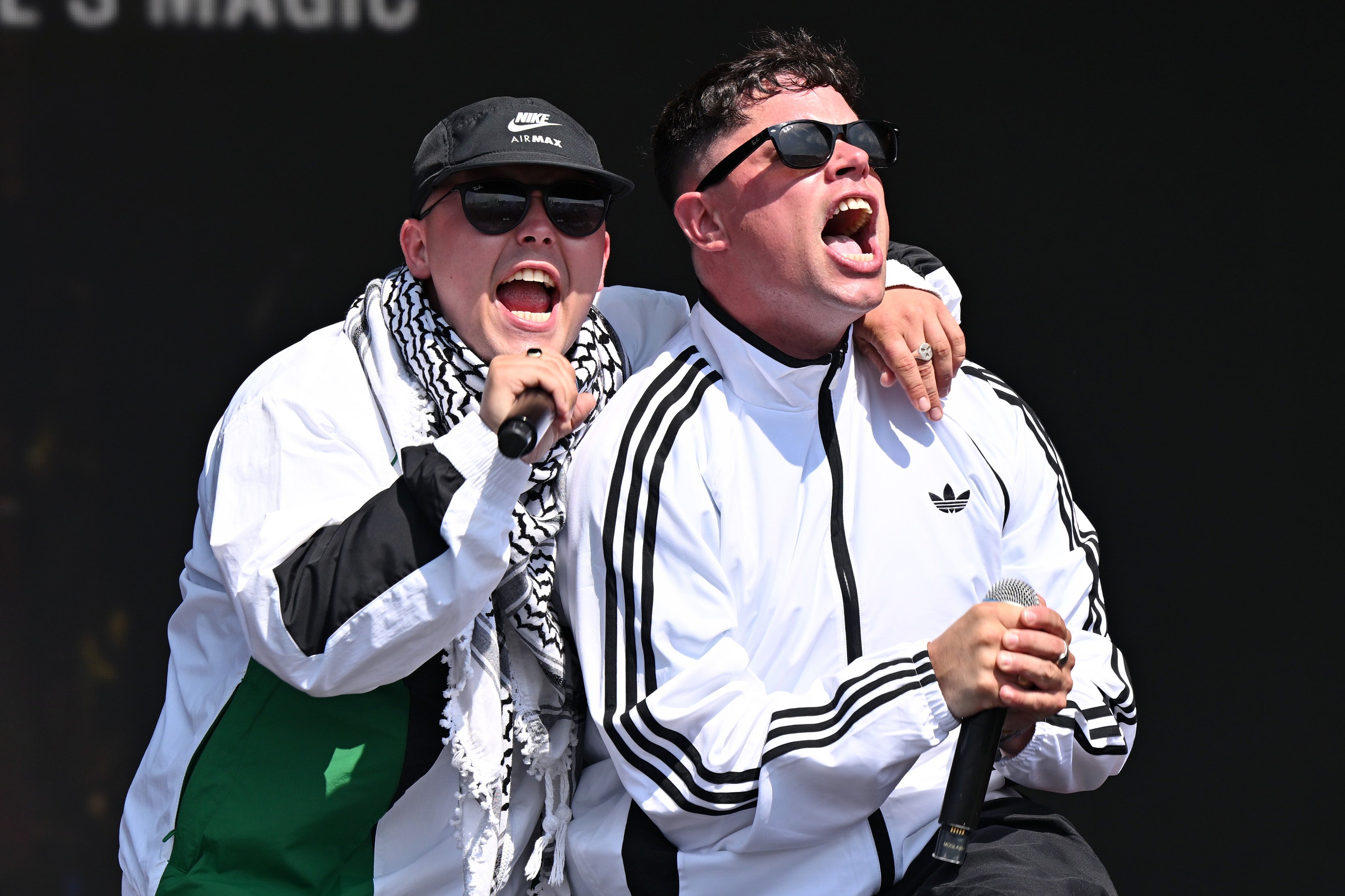 Kneecap led the Glastonbury crowd in anti-Keir Starmer chants