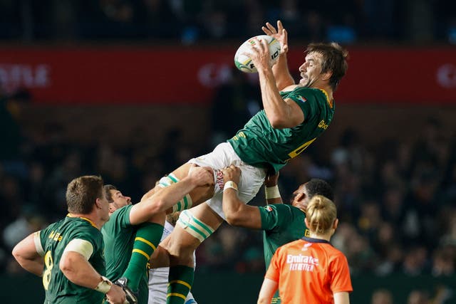 <p>South Africa's lock Eben Etzebeth (top) catches the ball</p>